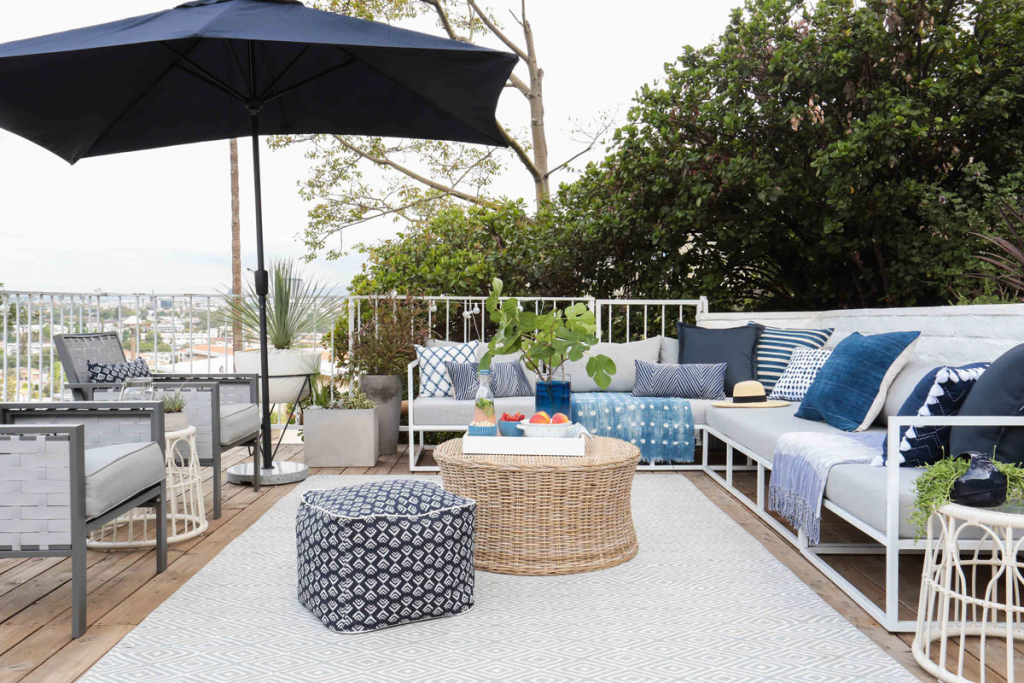 Benefits Of Buying A Large Outdoor Rug For Your Home Reliable Home Decor